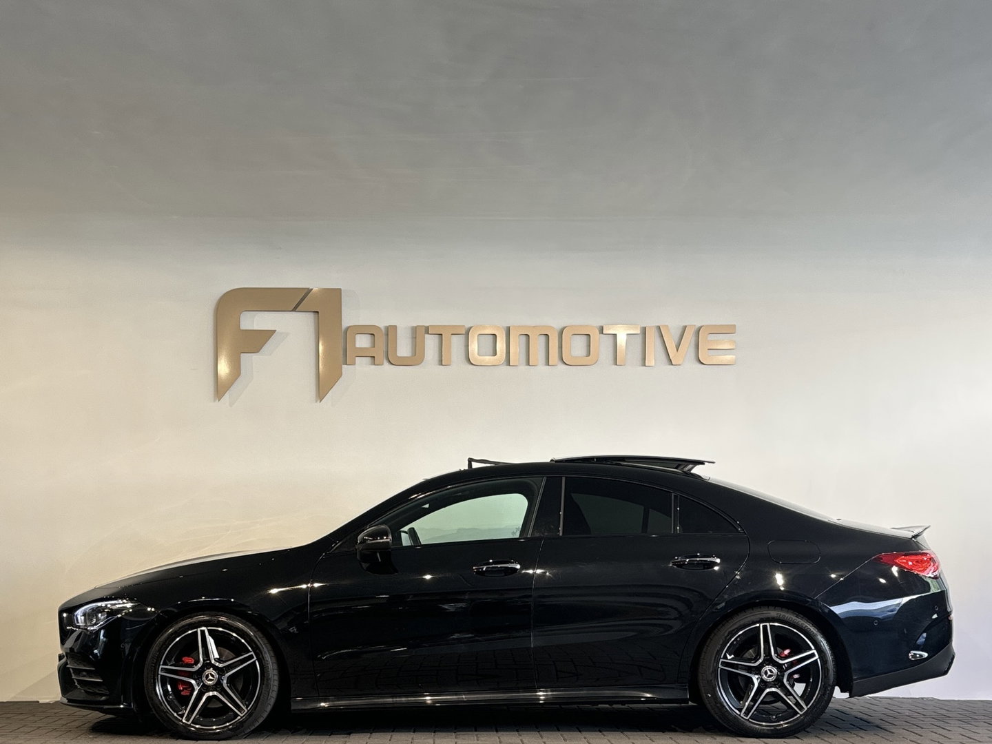 Mercedes-Benz CLA-Klasse 180 AMG Pano|Keyless|Sfeer|Memory|Stoelverwarming|AMG
