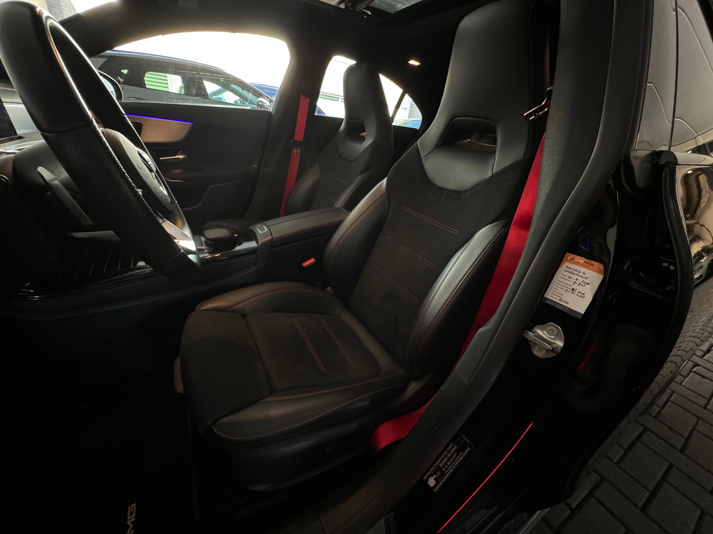 Mercedes-Benz CLA-Klasse 180 AMG Pano|Keyless|Sfeer|Memory|Stoelverwarming|AMG