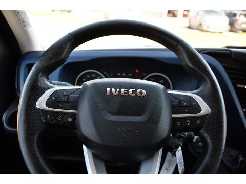 Iveco Daily 35S18HV 3.0 L2H1 Black Edition Camera, Adaptieve Cruise, LED, 180pk, Automaat, 3500kg Trekhaak, Clima, Multimedia, Uniek!