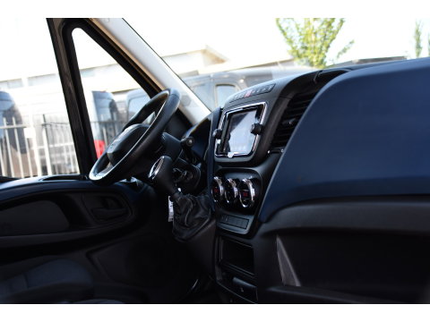 Iveco Daily 35S18HV 3.0 L2H1 Black Edition Camera, Adaptieve Cruise, LED, 180pk, Automaat, 3500kg Trekhaak, Clima, Multimedia, Uniek!