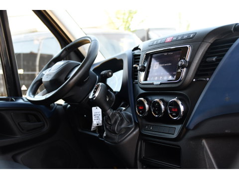 Iveco Daily 35S18HV 3.0 L2H1 Black Edition Camera, Adaptieve Cruise, LED, 180pk, Automaat, 3500kg Trekhaak, Clima, Multimedia, Uniek!
