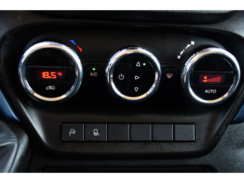 Iveco Daily 35S18HV 3.0 L2H1 Black Edition Camera, Adaptieve Cruise, LED, 180pk, Automaat, 3500kg Trekhaak, Clima, Multimedia, Uniek!