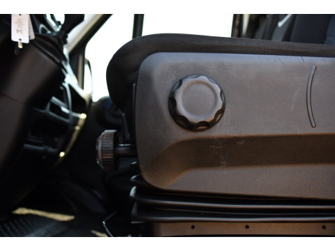 Iveco Daily 35S18HV 3.0 L2H1 Black Edition Camera, Adaptieve Cruise, LED, 180pk, Automaat, 3500kg Trekhaak, Clima, Multimedia, Uniek!