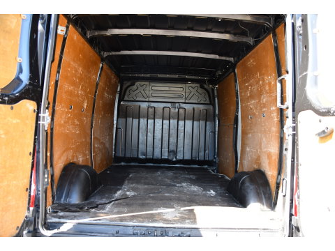 Iveco Daily 35S18HV 3.0 L2H1 Black Edition Camera, Adaptieve Cruise, LED, 180pk, Automaat, 3500kg Trekhaak, Clima, Multimedia, Uniek!