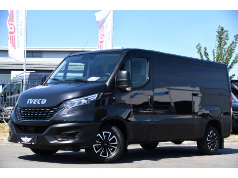 Iveco Daily 35S18HV 3.0 L2H1 Black Edition Camera, Adaptieve Cruise, LED, 180pk, Automaat, 3500kg Trekhaak, Clima, Multimedia, Uniek!