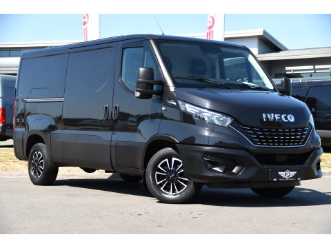 Iveco Daily 35S18HV 3.0 L2H1 Black Edition Camera, Adaptieve Cruise, LED, 180pk, Automaat, 3500kg Trekhaak, Clima, Multimedia, Uniek!
