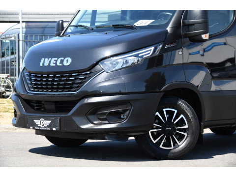 Iveco Daily 35S18HV 3.0 L2H1 Black Edition Camera, Adaptieve Cruise, LED, 180pk, Automaat, 3500kg Trekhaak, Clima, Multimedia, Uniek!