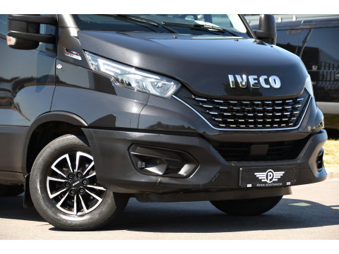 Iveco Daily 35S18HV 3.0 L2H1 Black Edition Camera, Adaptieve Cruise, LED, 180pk, Automaat, 3500kg Trekhaak, Clima, Multimedia, Uniek!