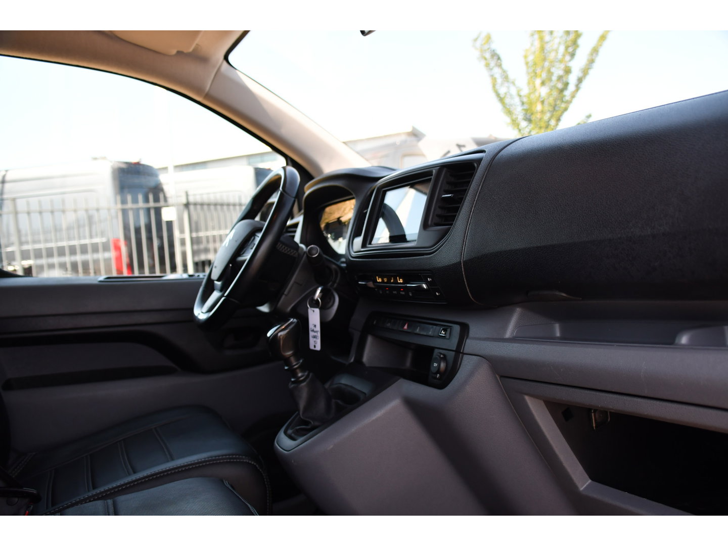 Citroën Jumpy 2.0 BlueHDI 120 L3 PB Edition Camera, Cruise, Carplay, Clima, 122pk, Trekhaak, 6 zitplaatsen, Sensoren, Multimedia, Uniek!