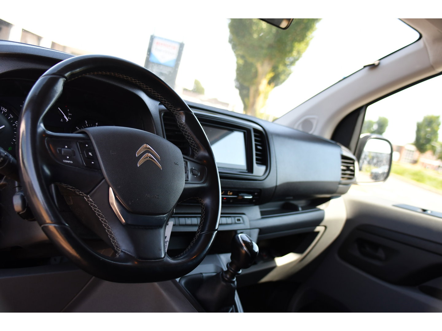 Citroën Jumpy 2.0 BlueHDI 120 L3 PB Edition Camera, Cruise, Carplay, Clima, 122pk, Trekhaak, 6 zitplaatsen, Sensoren, Multimedia, Uniek!