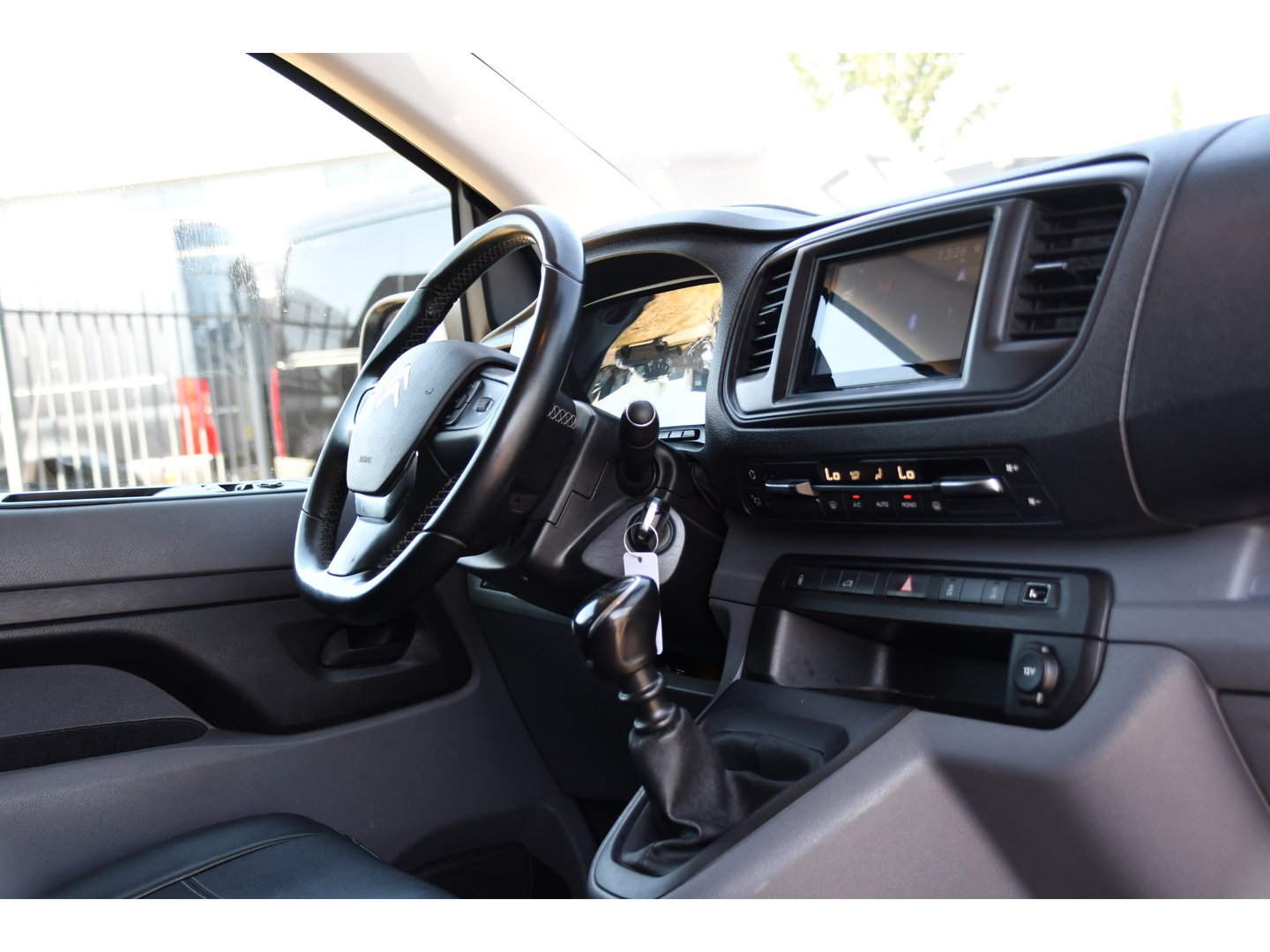Citroën Jumpy 2.0 BlueHDI 120 L3 PB Edition Camera, Cruise, Carplay, Clima, 122pk, Trekhaak, 6 zitplaatsen, Sensoren, Multimedia, Uniek!