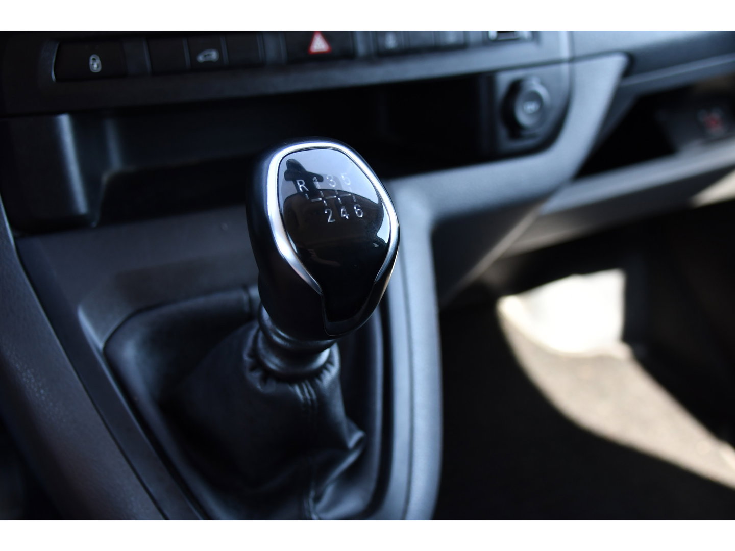 Citroën Jumpy 2.0 BlueHDI 120 L3 PB Edition Camera, Cruise, Carplay, Clima, 122pk, Trekhaak, 6 zitplaatsen, Sensoren, Multimedia, Uniek!
