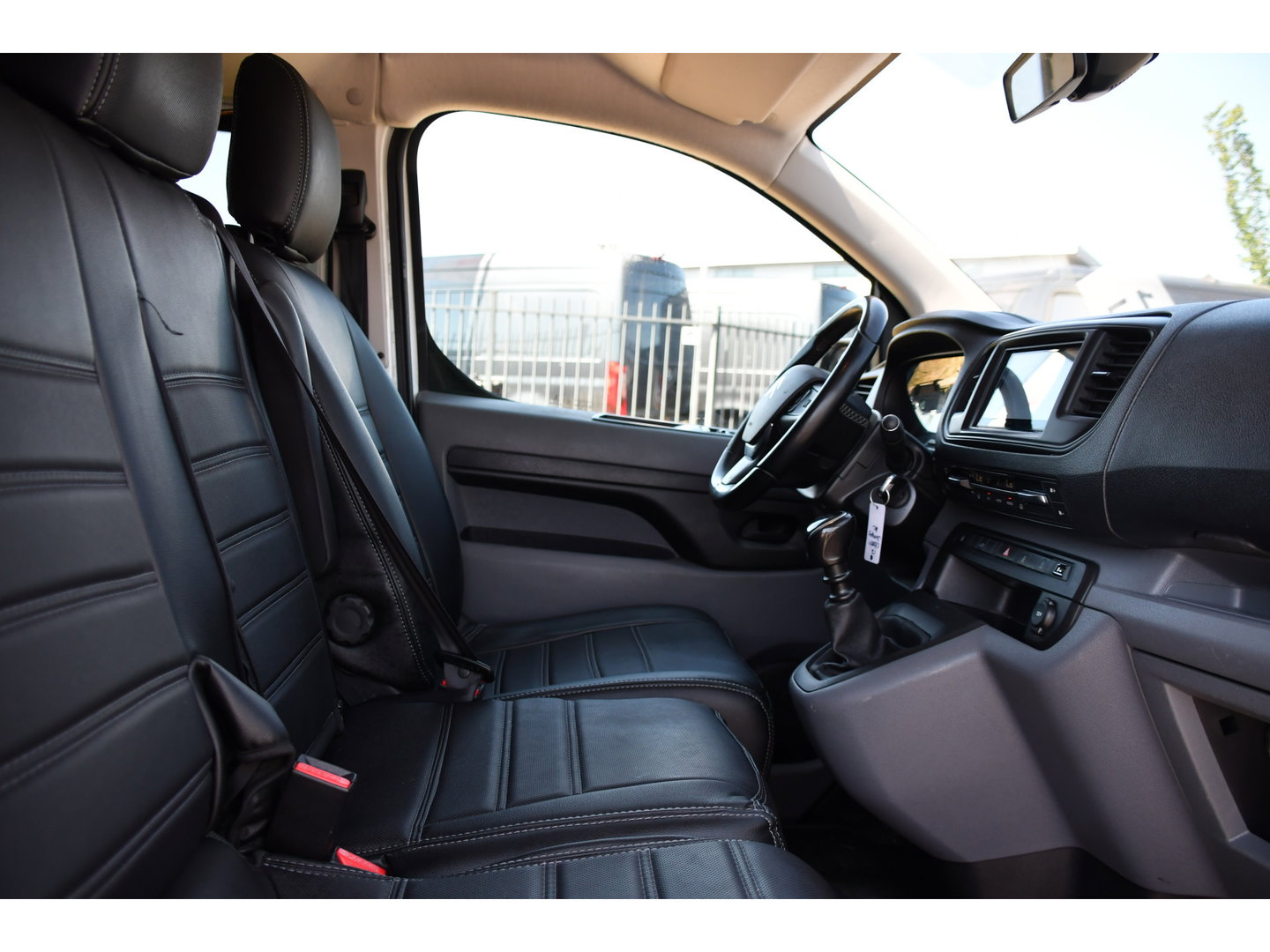 Citroën Jumpy 2.0 BlueHDI 120 L3 PB Edition Camera, Cruise, Carplay, Clima, 122pk, Trekhaak, 6 zitplaatsen, Sensoren, Multimedia, Uniek!