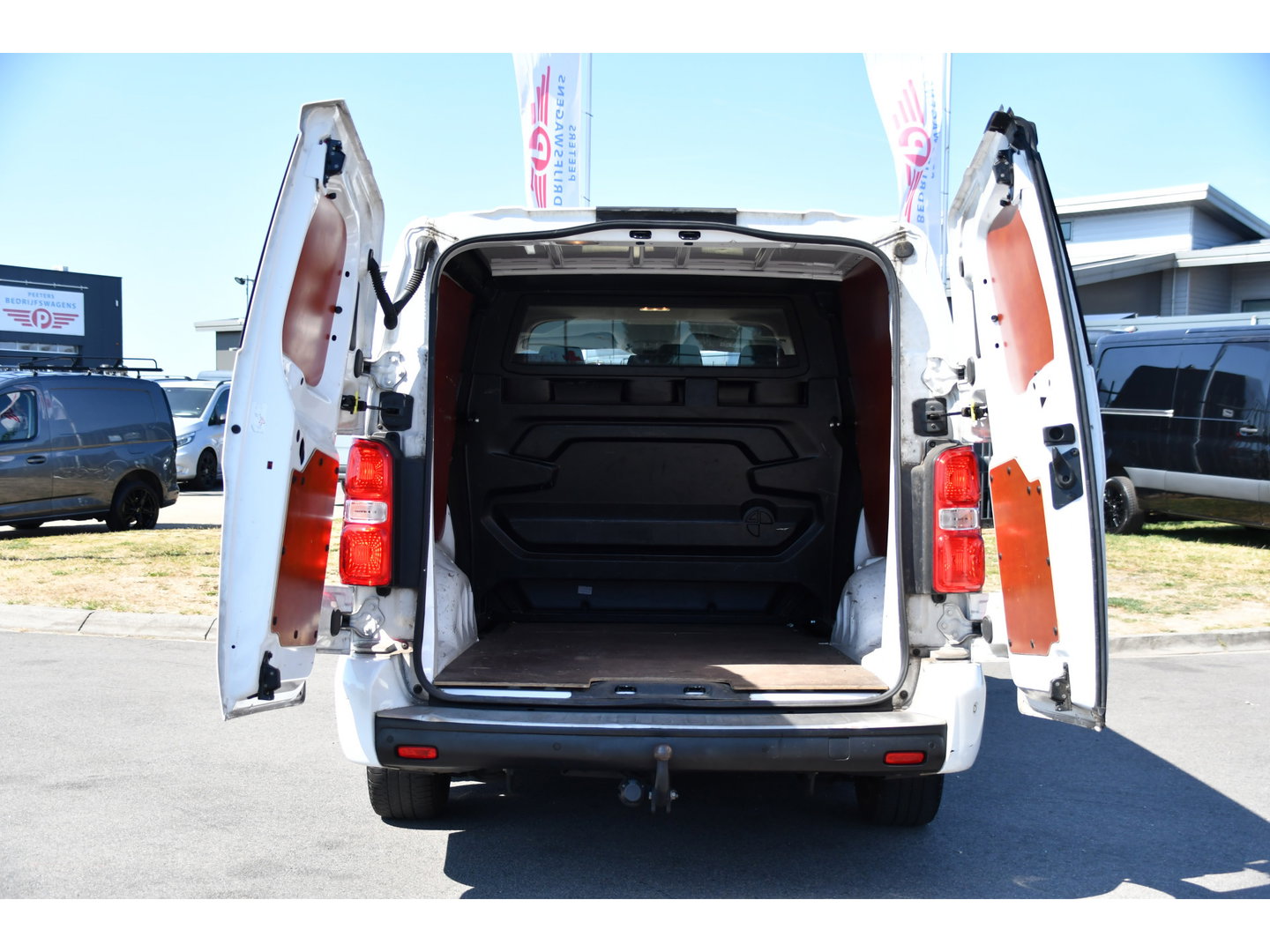 Citroën Jumpy 2.0 BlueHDI 120 L3 PB Edition Camera, Cruise, Carplay, Clima, 122pk, Trekhaak, 6 zitplaatsen, Sensoren, Multimedia, Uniek!
