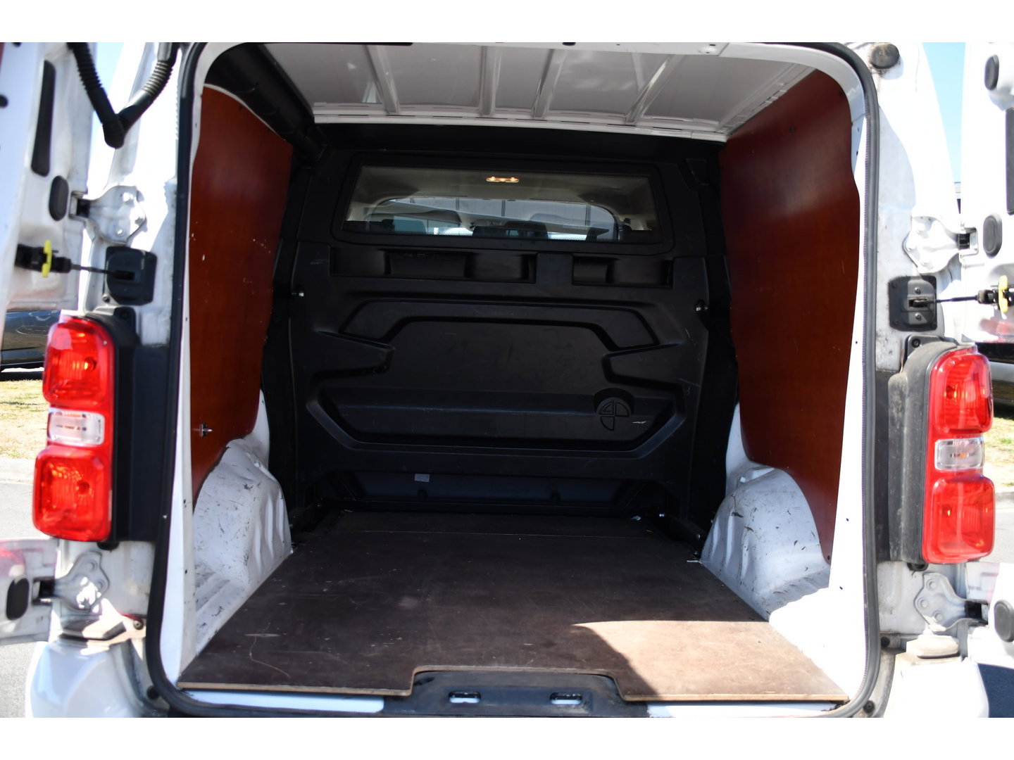 Citroën Jumpy 2.0 BlueHDI 120 L3 PB Edition Camera, Cruise, Carplay, Clima, 122pk, Trekhaak, 6 zitplaatsen, Sensoren, Multimedia, Uniek!