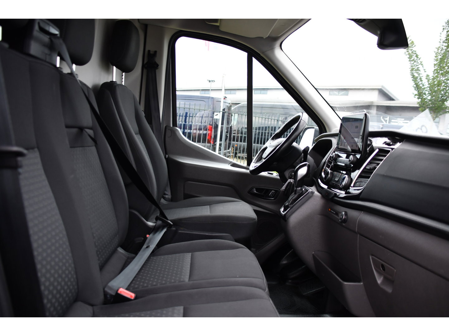 Ford Transit 350 2.0 TDCI L3H2 Limited PB Edition Camera, Cruise, Carplay, Xenon, Automaat, 185pk, Multimedia, Trekhaak, Sensoren, Uniek!