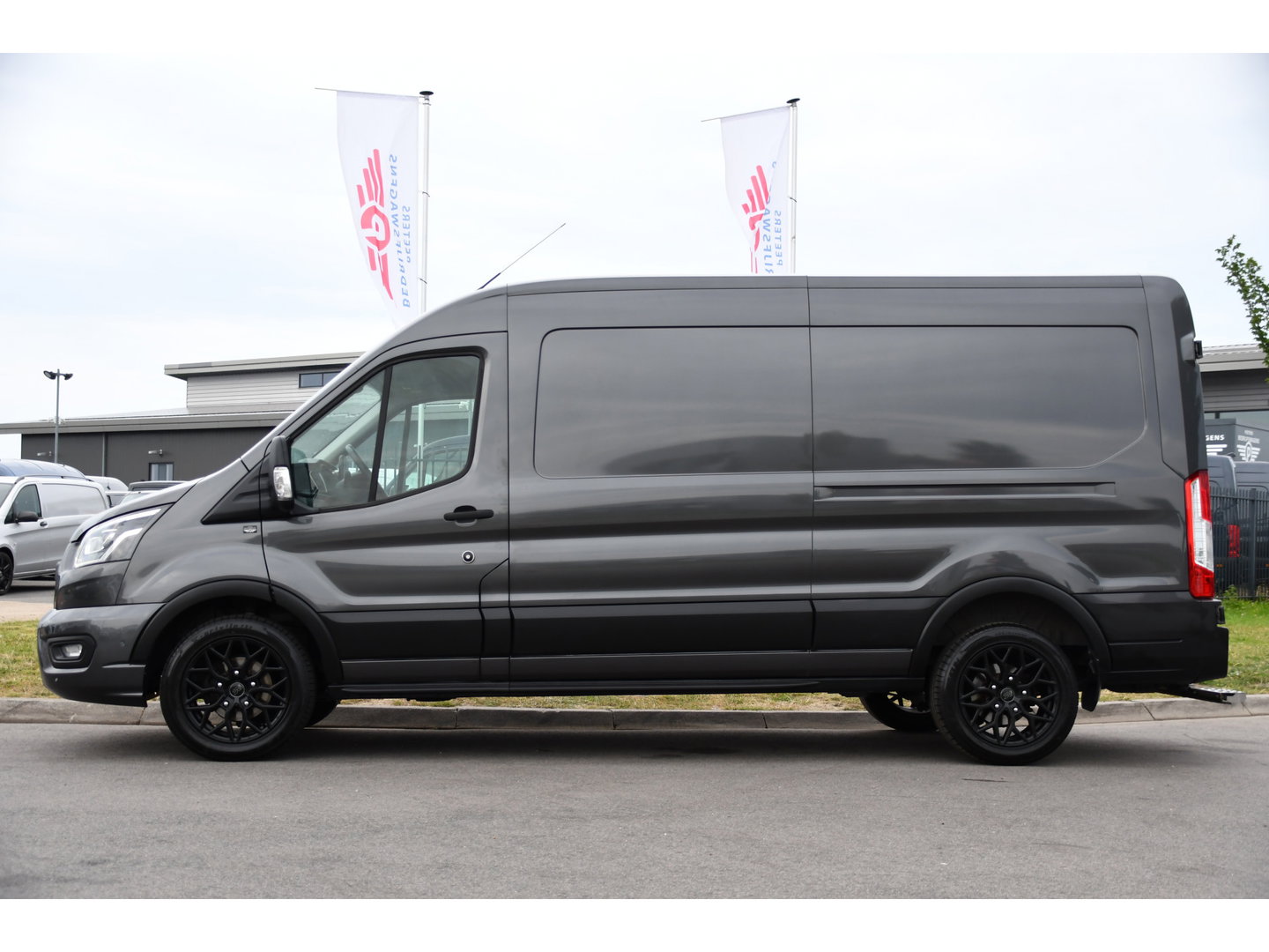 Ford Transit 350 2.0 TDCI L3H2 Limited PB Edition Camera, Cruise, Carplay, Xenon, Automaat, 185pk, Multimedia, Trekhaak, Sensoren, Uniek!