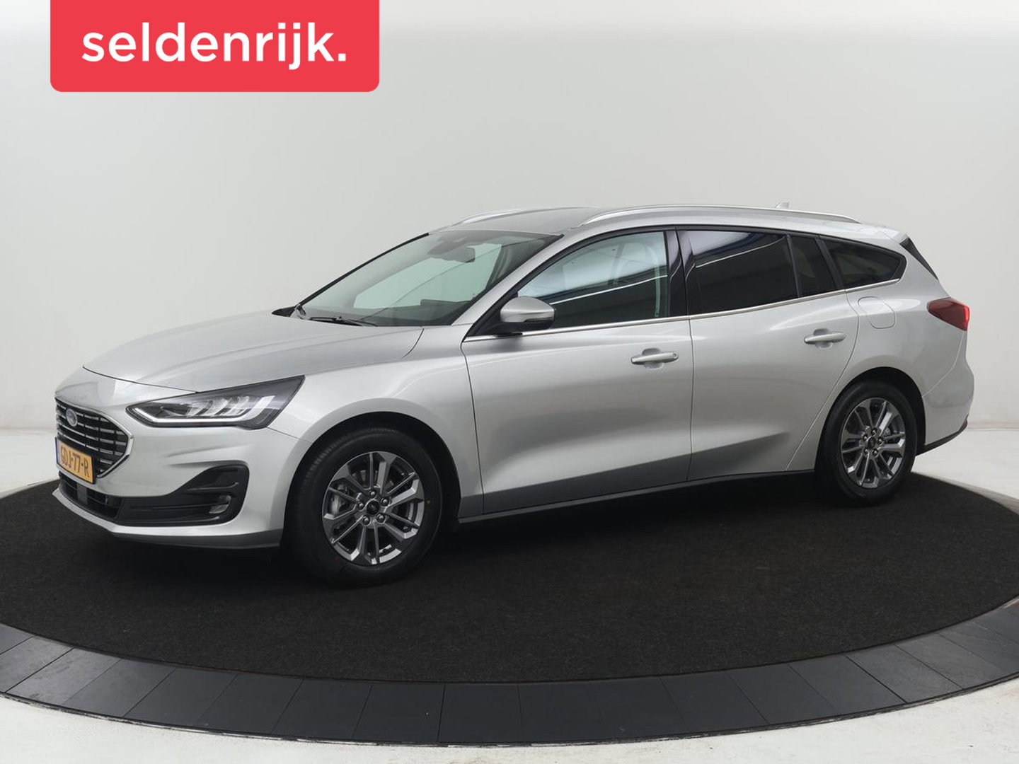Ford Focus Wagon 1.0 EcoBoost Hybrid Titanium | Cruise control | Lane assist | Navigatie | Carplay | Park assist | Climate control
