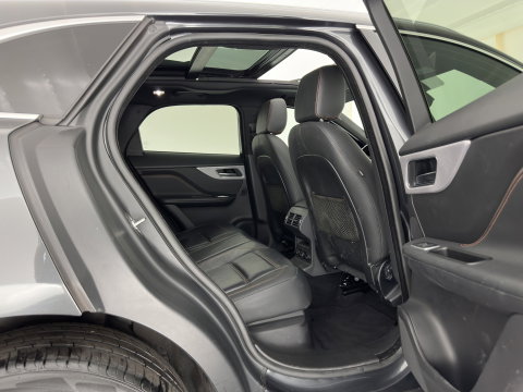 Jaguar F-Pace 2.0 D Portfolio AWD Aut. *PANO | LEATHER | XENON | DIGI-COCKPIT | MERIDIAN-SOUND | KEYLESS | CAMERA | HEATED-COMFORTSEATS | PRIVACY-GLASS | NAVI-FULLMAP | SHIFTPADDLES | ECC | PDC | CRUISE | TOWBAR | 19''ALU*