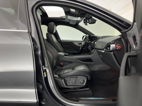Jaguar F-Pace 2.0 D Portfolio AWD Aut. *PANO | LEATHER | XENON | DIGI-COCKPIT | MERIDIAN-SOUND | KEYLESS | CAMERA | HEATED-COMFORTSEATS | PRIVACY-GLASS | NAVI-FULLMAP | SHIFTPADDLES | ECC | PDC | CRUISE | TOWBAR | 19''ALU*