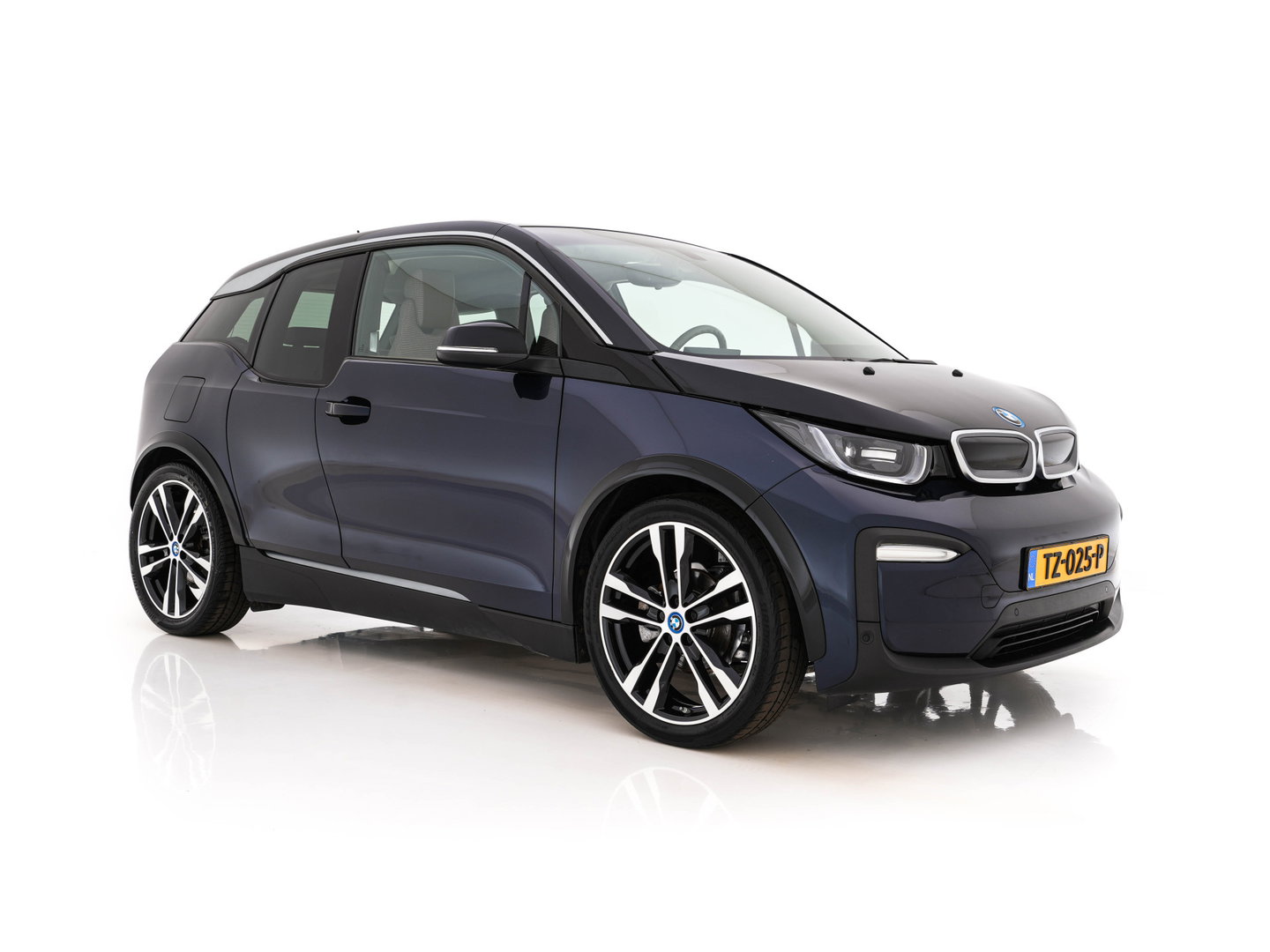 BMW i3 Basis 120Ah 42 kWh [3-Fase-11kW] {SoH-95%} *HEAT-PUMP | LEATHER-FABRIC | FULL-LED | HARMAN/KARDON | HEATED-COMFORTSEATS | DIGI-COCKPIT | NAVI-FULLMAP | PRIVACY-GLASS | DAB+ | ECC | PDC | CRUISE | 20''ALU*