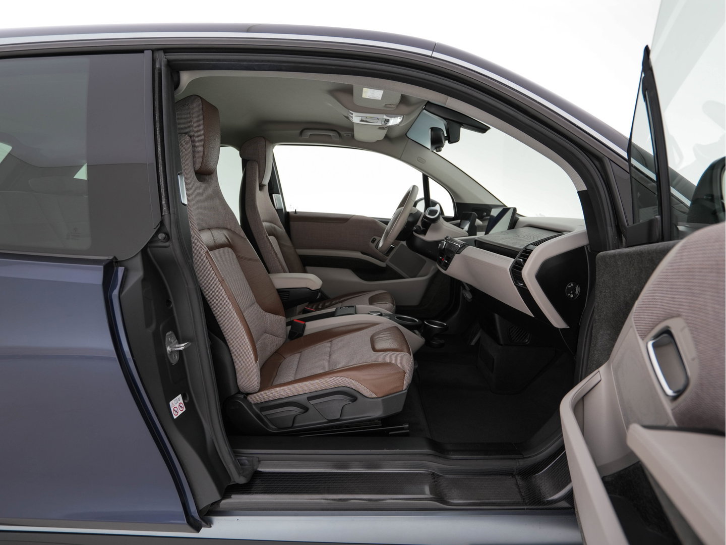BMW i3 Basis 120Ah 42 kWh [3-Fase-11kW] {SoH-95%} *HEAT-PUMP | LEATHER-FABRIC | FULL-LED | HARMAN/KARDON | HEATED-COMFORTSEATS | DIGI-COCKPIT | NAVI-FULLMAP | PRIVACY-GLASS | DAB+ | ECC | PDC | CRUISE | 20''ALU*