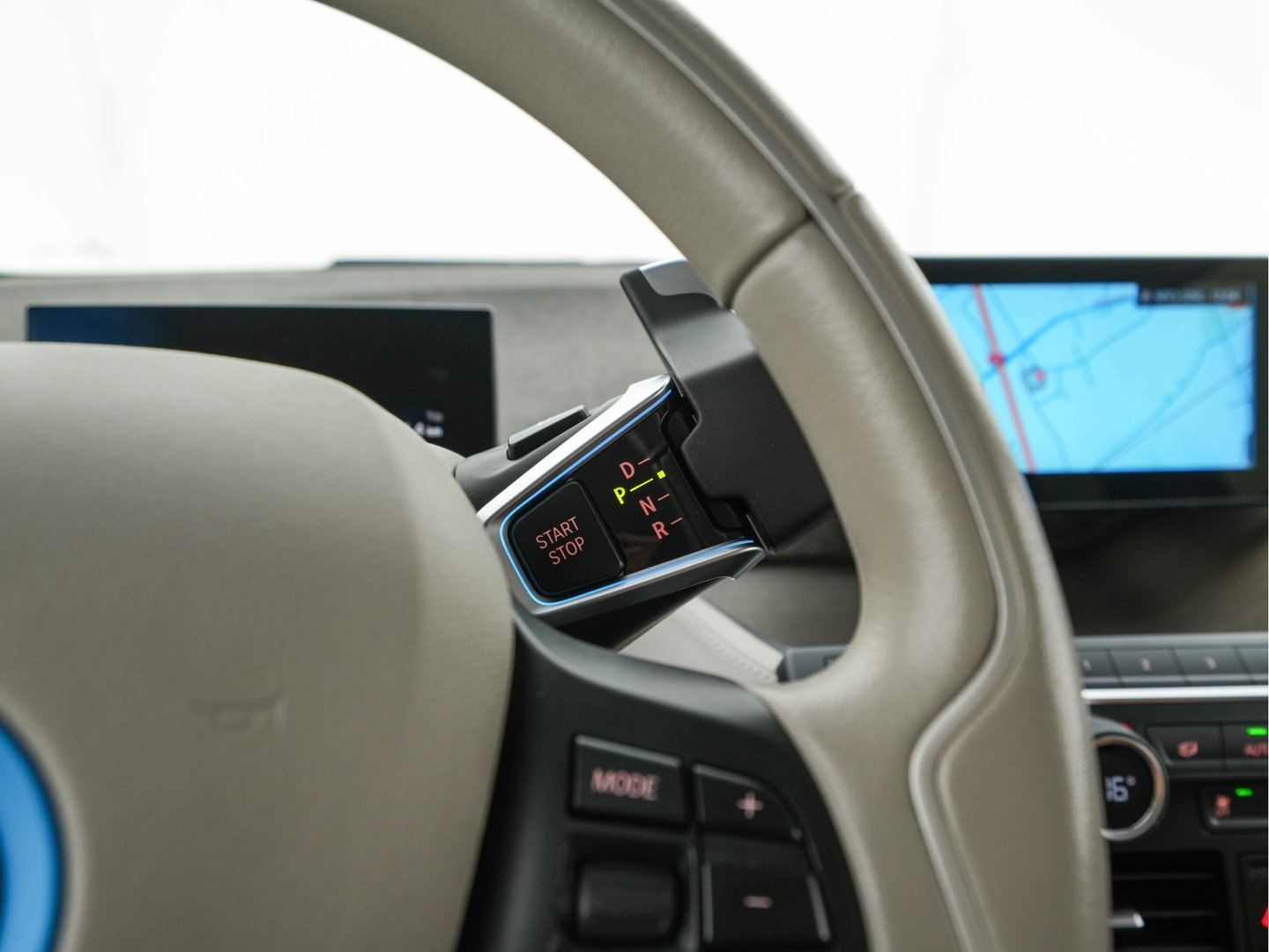BMW i3 Basis 120Ah 42 kWh [3-Fase-11kW] {SoH-95%} *HEAT-PUMP | LEATHER-FABRIC | FULL-LED | HARMAN/KARDON | HEATED-COMFORTSEATS | DIGI-COCKPIT | NAVI-FULLMAP | PRIVACY-GLASS | DAB+ | ECC | PDC | CRUISE | 20''ALU*