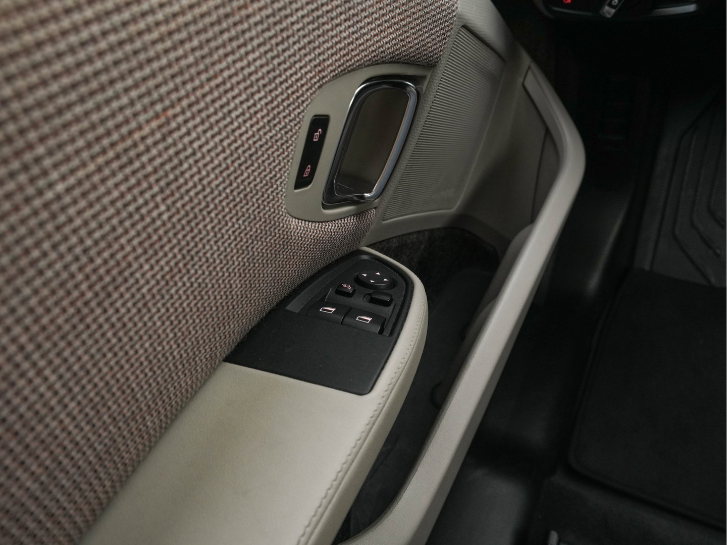 BMW i3 Basis 120Ah 42 kWh [3-Fase-11kW] {SoH-95%} *HEAT-PUMP | LEATHER-FABRIC | FULL-LED | HARMAN/KARDON | HEATED-COMFORTSEATS | DIGI-COCKPIT | NAVI-FULLMAP | PRIVACY-GLASS | DAB+ | ECC | PDC | CRUISE | 20''ALU*