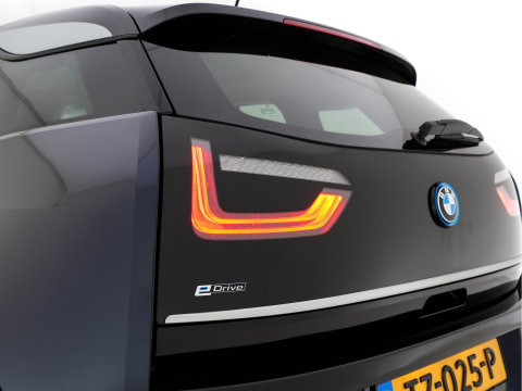 BMW i3 Basis 120Ah 42 kWh [3-Fase-11kW] {SoH-95%} *HEAT-PUMP | LEATHER-FABRIC | FULL-LED | HARMAN/KARDON | HEATED-COMFORTSEATS | DIGI-COCKPIT | NAVI-FULLMAP | PRIVACY-GLASS | DAB+ | ECC | PDC | CRUISE | 20''ALU*