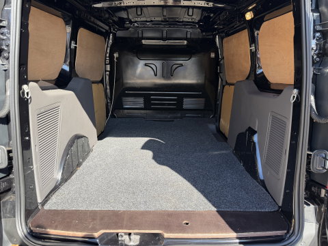 Ford Transit Connect 1.5 EcoBlue 100pk L2 Trend / distributie riem compleet vervangen / lease vanaf € 201 / vaste prijs rijklaar € 11.950 ex btw / bpm vrij / euro 6 / zwart metallic / trekhaak !