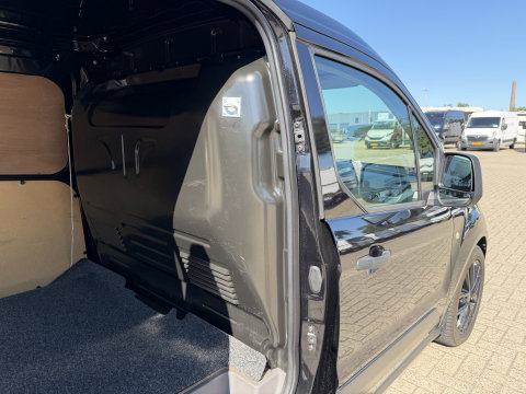 Ford Transit Connect 1.5 EcoBlue 100pk L2 Trend / distributie riem compleet vervangen / lease vanaf € 201 / vaste prijs rijklaar € 11.950 ex btw / bpm vrij / euro 6 / zwart metallic / trekhaak !