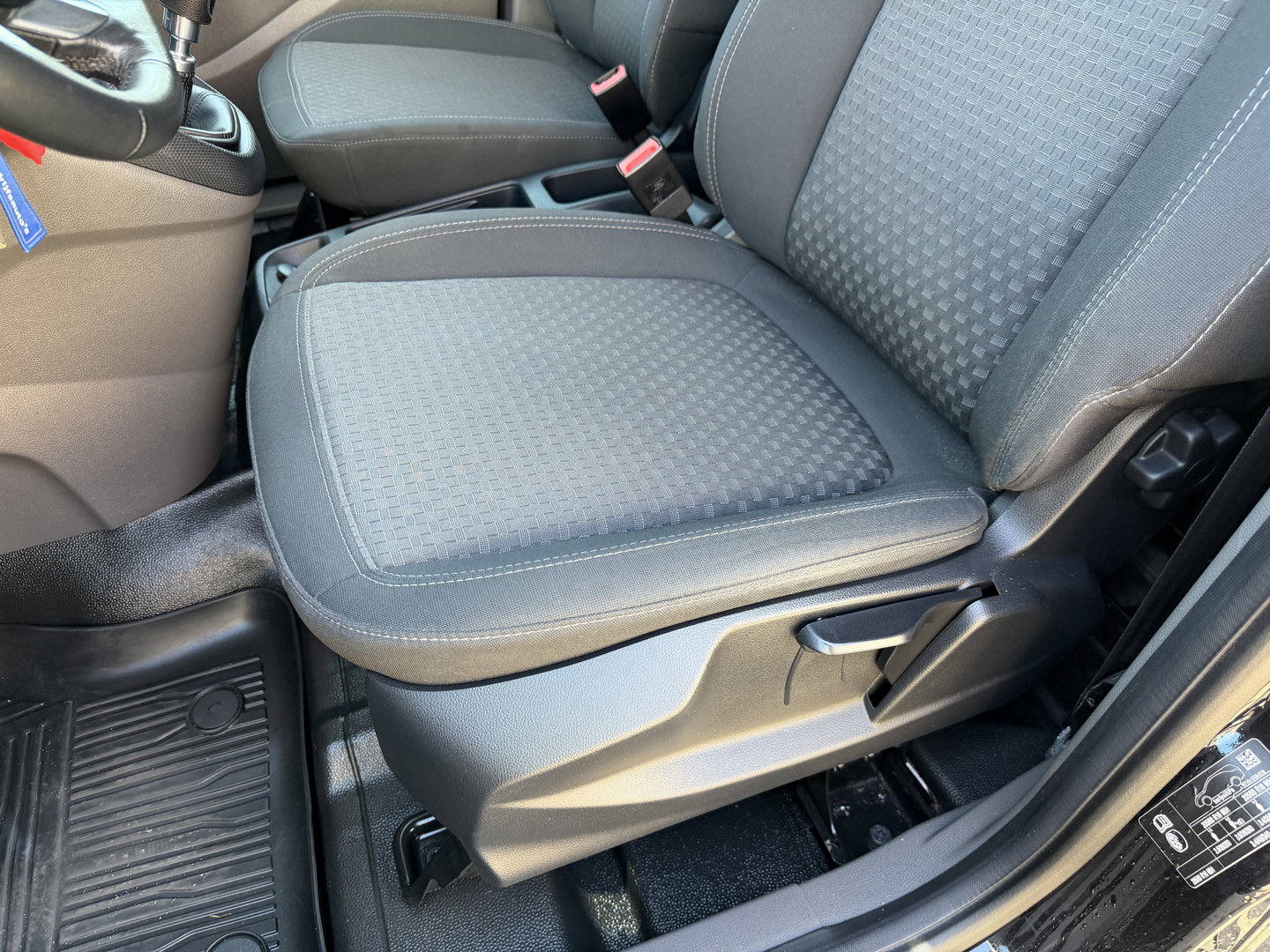 Ford Transit Connect 1.5 EcoBlue 100pk L2 Trend / distributie riem compleet vervangen / lease vanaf € 201 / vaste prijs rijklaar € 11.950 ex btw / bpm vrij / euro 6 / zwart metallic / trekhaak !