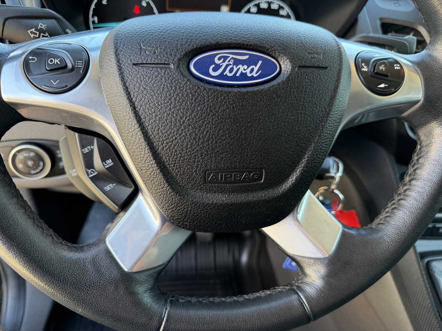 Ford Transit Connect 1.5 EcoBlue 100pk L2 Trend / distributie riem compleet vervangen / lease vanaf € 201 / vaste prijs rijklaar € 11.950 ex btw / bpm vrij / euro 6 / zwart metallic / trekhaak !