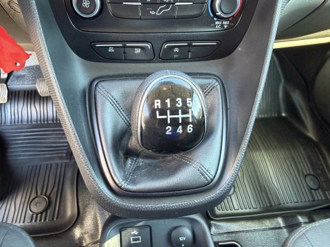 Ford Transit Connect 1.5 EcoBlue 100pk L2 Trend / distributie riem compleet vervangen / lease vanaf € 201 / vaste prijs rijklaar € 11.950 ex btw / bpm vrij / euro 6 / zwart metallic / trekhaak !