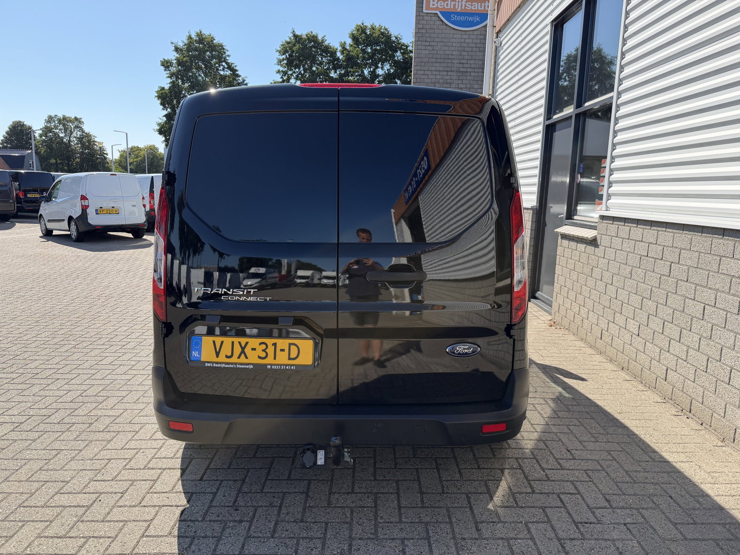 Ford Transit Connect 1.5 EcoBlue 100pk L2 Trend / distributie riem compleet vervangen / lease vanaf € 201 / vaste prijs rijklaar € 11.950 ex btw / bpm vrij / euro 6 / zwart metallic / trekhaak !