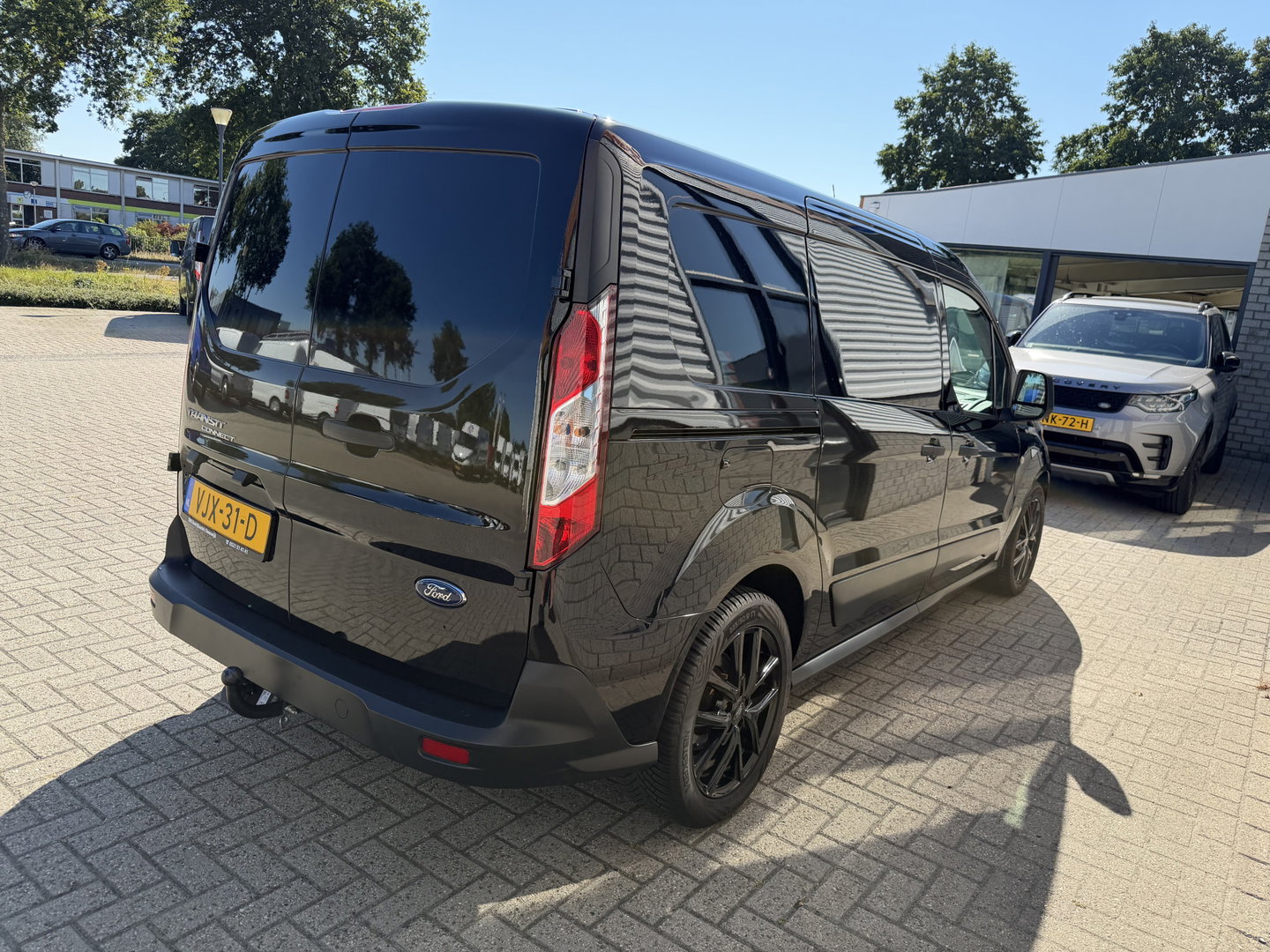 Ford Transit Connect 1.5 EcoBlue 100pk L2 Trend / distributie riem compleet vervangen / lease vanaf € 201 / vaste prijs rijklaar € 11.950 ex btw / bpm vrij / euro 6 / zwart metallic / trekhaak !