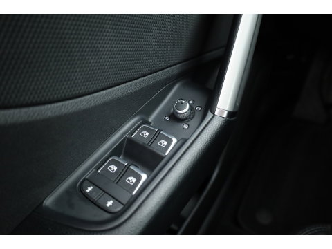 Audi Q2 35 TFSI S Edition | Black Line | | Rijklaar! | Adapt. Cruise | Leder | Keyless | Camera | Apple CarPlay | Stoelverw. | All Season