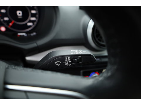 Audi Q2 35 TFSI S Edition | Black Line | | Rijklaar! | Adapt. Cruise | Leder | Keyless | Camera | Apple CarPlay | Stoelverw. | All Season