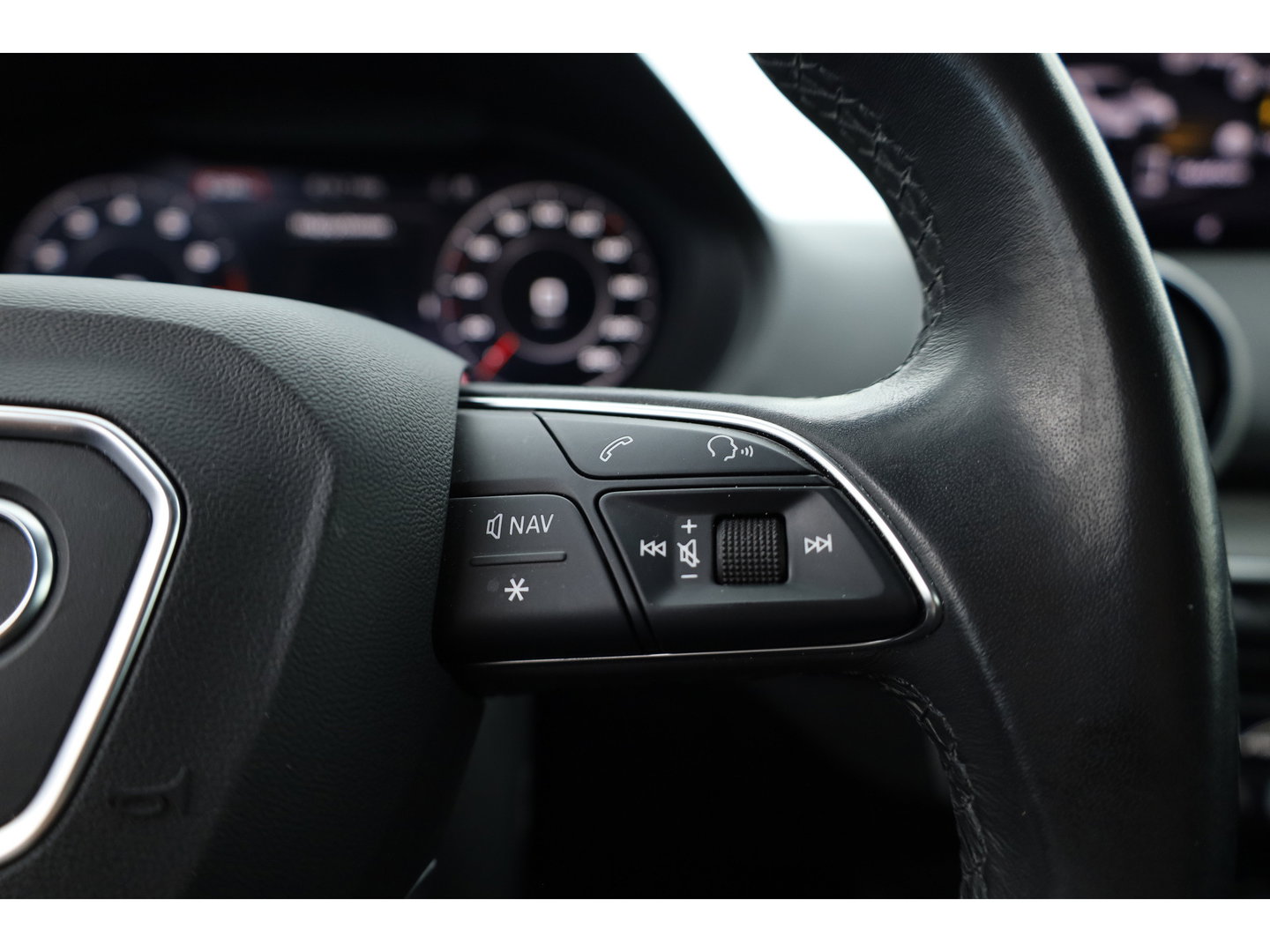 Audi Q2 35 TFSI S Edition | Black Line | | Rijklaar! | Adapt. Cruise | Leder | Keyless | Camera | Apple CarPlay | Stoelverw. | All Season