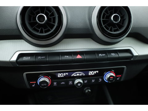 Audi Q2 35 TFSI S Edition | Black Line | | Rijklaar! | Adapt. Cruise | Leder | Keyless | Camera | Apple CarPlay | Stoelverw. | All Season