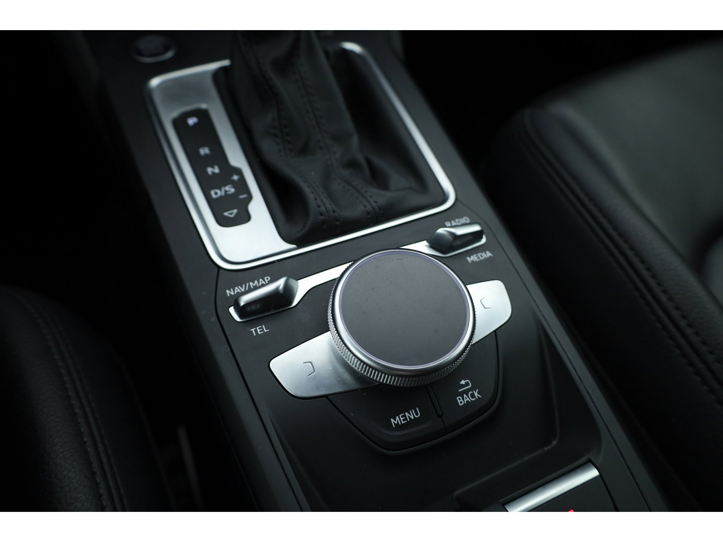 Audi Q2 35 TFSI S Edition | Black Line | | Rijklaar! | Adapt. Cruise | Leder | Keyless | Camera | Apple CarPlay | Stoelverw. | All Season