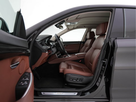 BMW 5 Serie Gran Turismo 535xi High Executive AWD Aut. *LEATHER | XENON | SOFTCLOSE | CAMERA | BLINDSPOT | HEATED-COMFORTSEATS | PRIVACY-GLASS | NAVI-FULLMAP | ECC | HEAD-UP | PDC | CRUISE | 18''ALU*