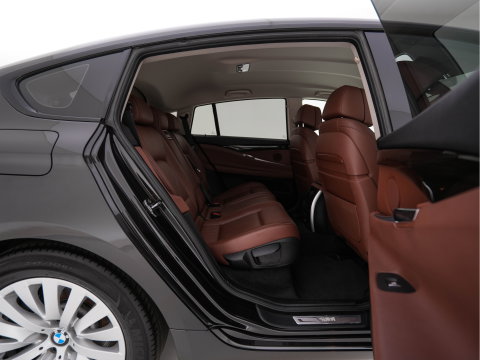 BMW 5 Serie Gran Turismo 535xi High Executive AWD Aut. *LEATHER | XENON | SOFTCLOSE | CAMERA | BLINDSPOT | HEATED-COMFORTSEATS | PRIVACY-GLASS | NAVI-FULLMAP | ECC | HEAD-UP | PDC | CRUISE | 18''ALU*