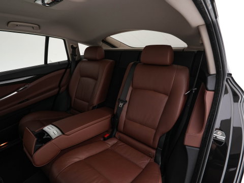 BMW 5 Serie Gran Turismo 535xi High Executive AWD Aut. *LEATHER | XENON | SOFTCLOSE | CAMERA | BLINDSPOT | HEATED-COMFORTSEATS | PRIVACY-GLASS | NAVI-FULLMAP | ECC | HEAD-UP | PDC | CRUISE | 18''ALU*
