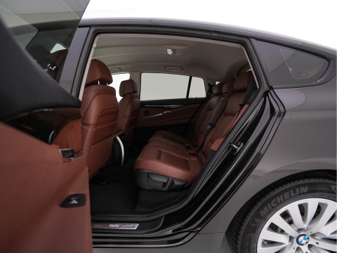 BMW 5 Serie Gran Turismo 535xi High Executive AWD Aut. *LEATHER | XENON | SOFTCLOSE | CAMERA | BLINDSPOT | HEATED-COMFORTSEATS | PRIVACY-GLASS | NAVI-FULLMAP | ECC | HEAD-UP | PDC | CRUISE | 18''ALU*