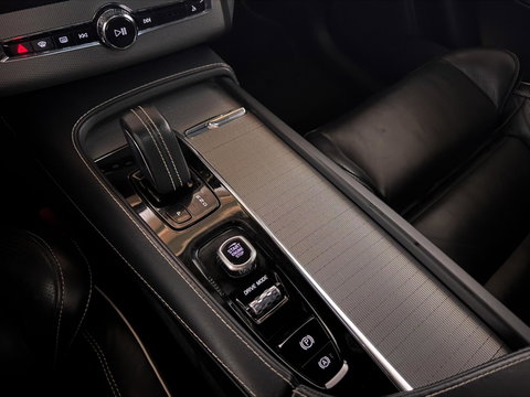 Volvo XC90 2.0 T8 Recharge AWD R-Design Pano B&W 360º Luchtvering Trekh.