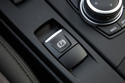 BMW X1 xDrive25e Executive BLACK LINE / CAMERA / CARPLAY / HEAD UP DISPLAY / LEDER / LED / CRUISE CONTROLE / STOELVERWARMING