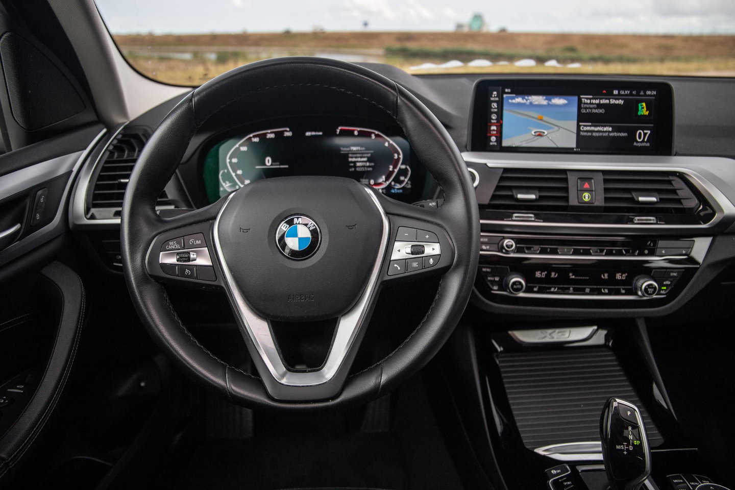 BMW X3 xDrive30e Executive BLACK LINE / PANORAMA DAK / CARPLAY / LEER / STOELVERWARMING / CAMERA