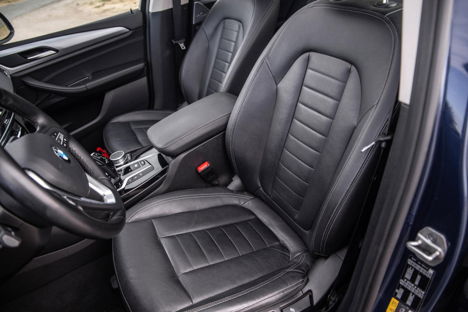 BMW X3 xDrive30e Executive BLACK LINE / PANORAMA DAK / CARPLAY / LEER / STOELVERWARMING / CAMERA