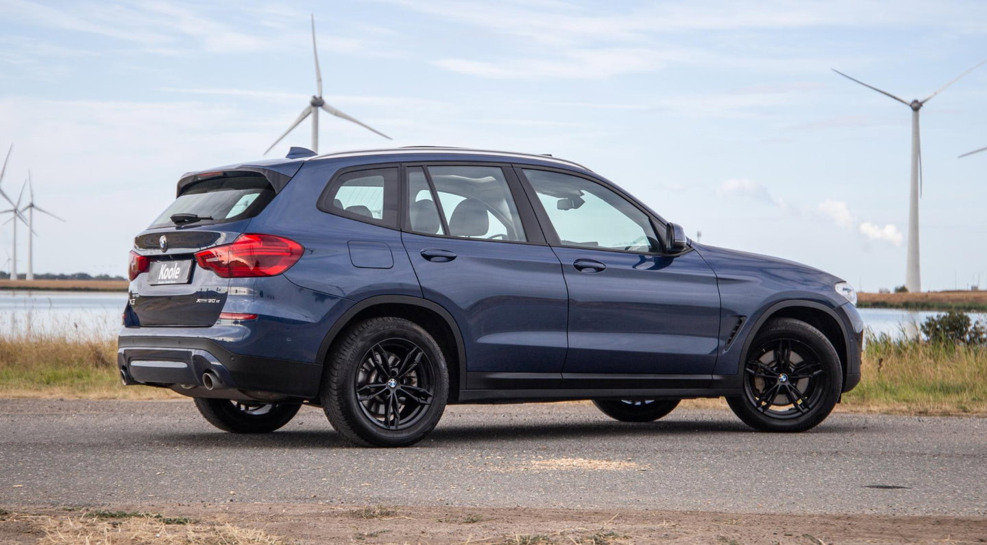 BMW X3 xDrive30e Executive BLACK LINE / PANORAMA DAK / CARPLAY / LEER / STOELVERWARMING / CAMERA